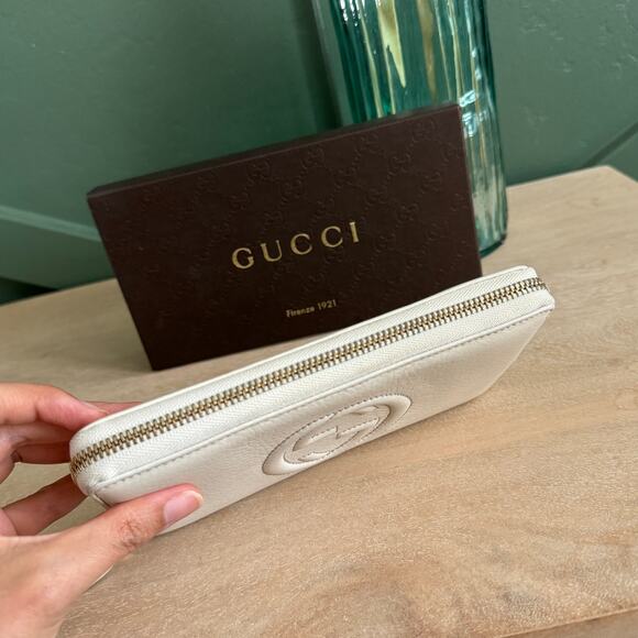 Gucci Pebble Calfskin Soho Zip Around Wallet Camellia White - Picture 2 of 14